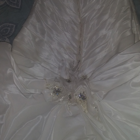 Wedding dress by Sotera Midgley - Picture 5 of 7